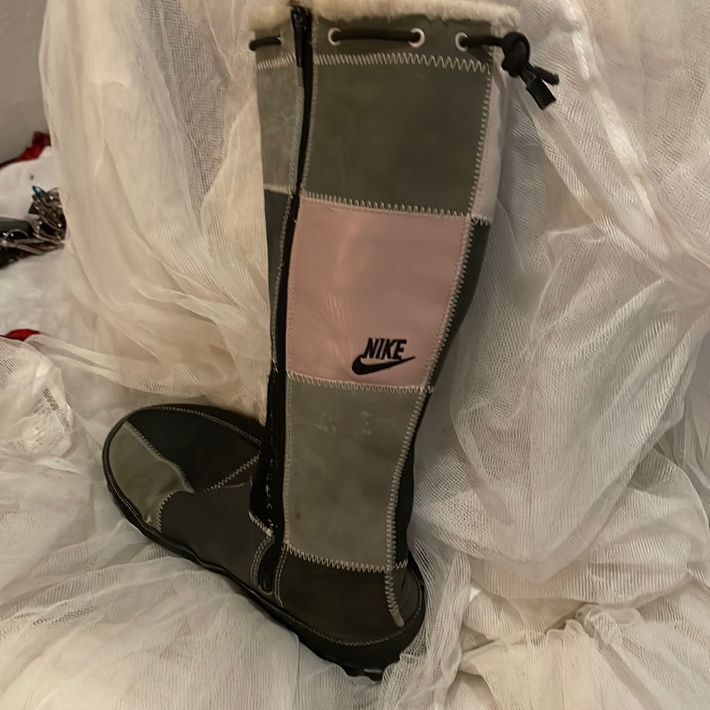 Nike winter gently used winter lined boot